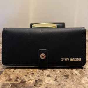 Steve Madden Snap Closure Card Wallet